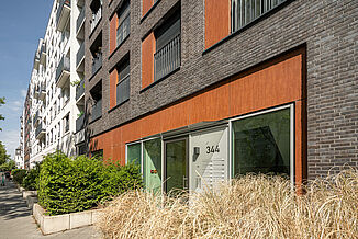 Accès aux appartements du quartier à usage mixte Alea à Francfort.