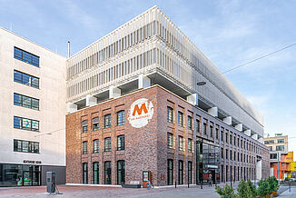 Projet à usage mixte la Macherei à Munich avec différentes façades.