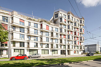 Complexe immobilier du quartier Kupa à Munich, en face de la ligne ferroviaire de banlieue