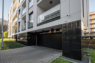 Entrée du parking souterrain de l'immeuble d'habitation Piano House à Varsovie.