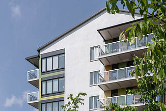 immeuble résidentiel avec balcons