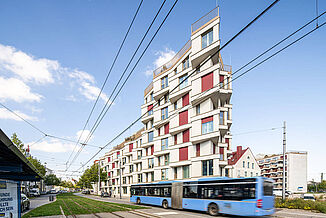 Vue de la façade du bâtiment de l'usine d'enveloppes à Munich