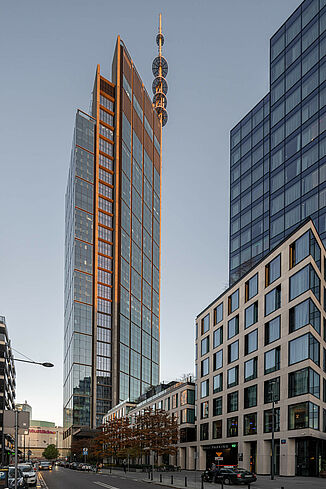 La Varso Tower à Varsovie est le plus haut bâtiment de l'UE.