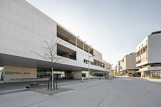 Différents bâtiments du campus éducatif Seestadt Aspern à Vienne.