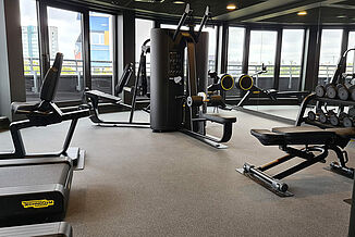 Salle de fitness de l'hôtel SANA à Berlin avec REGUPOL sonusfit et un revêtement de sol sportif REGUPOL everoll.