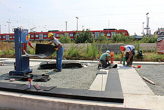 Installation of the REGUPOL vibration protection system in the Quellenpark development area, which is located directly next to the railway infrastructure in Bad Vilbel.