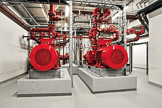 Un local technique du Palaisquartier à Francfort, dans lequel se trouvent des installations techniques découplées avec REGUPOL vibration.