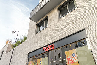 Immeuble à usage mixte à Paris Auchan Supermarché et appartements.