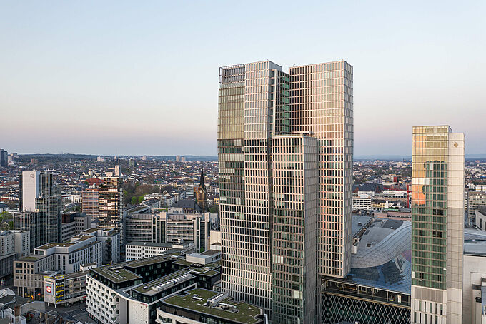 Quatre bâtiments réunis en un seul quartier dans un espace restreint