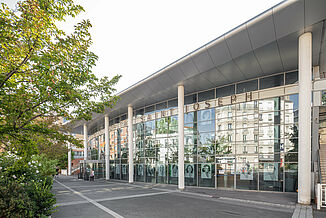 Entrée de l'hôpital Saint-Joseph à Paris.