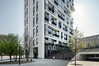 L'arrière avec la cour intérieure de la tour Henninger à Francfort.