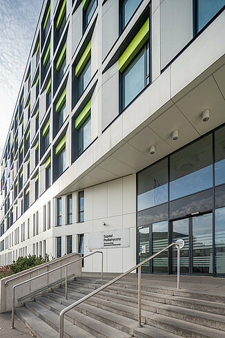 Entrée de l'hôpital pédiatrique de la clinique universitaire de Varsovie.