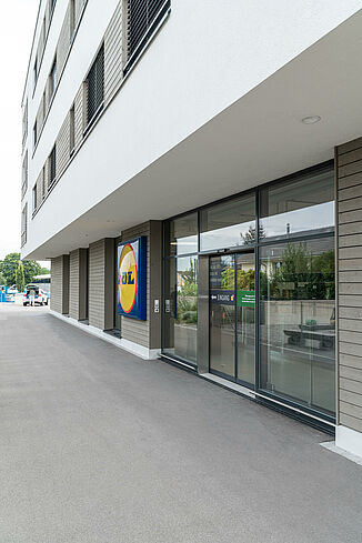 Entrée de Lidl dans un bâtiment à usage mixte à Münchwilen.