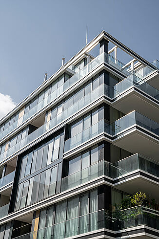 Façade extérieure avec les balcons de The Ambassy à Vienne.