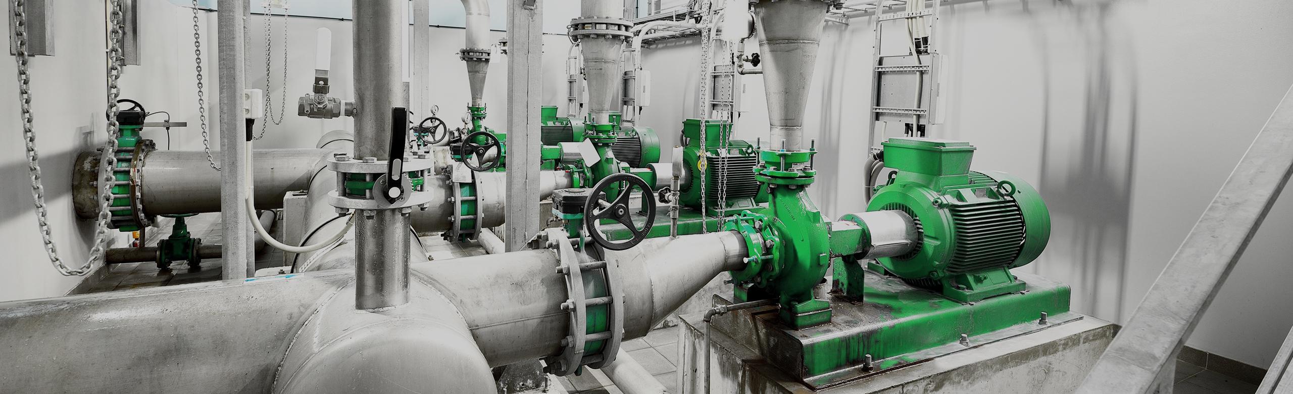 Installations techniques dans un centre technique.